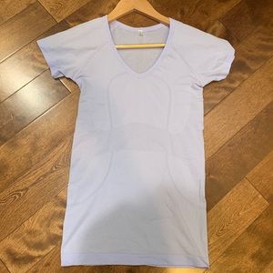 Lululemon swiftly tech short sleeve v neck size 4